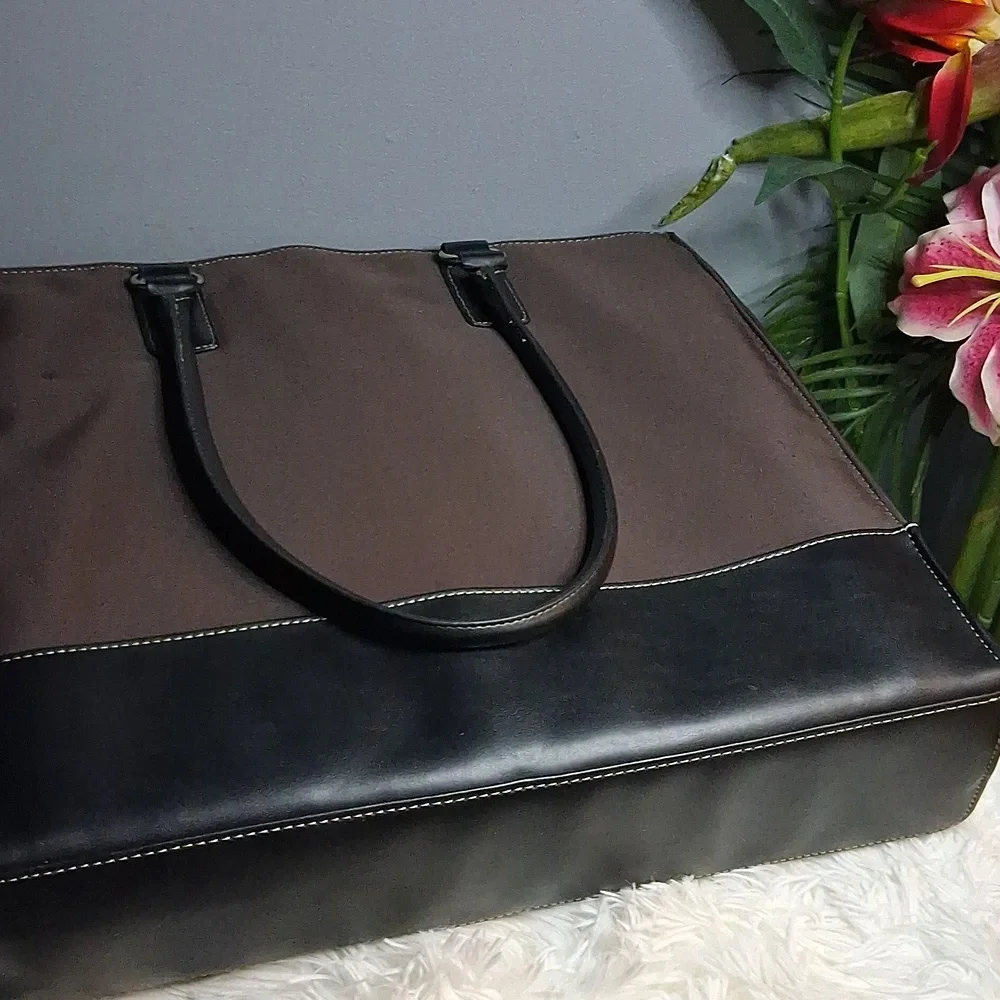 Targus Women Heavy Duty Laptop Carry Bag Brown 15” W Padded Tote Zip Pockets New